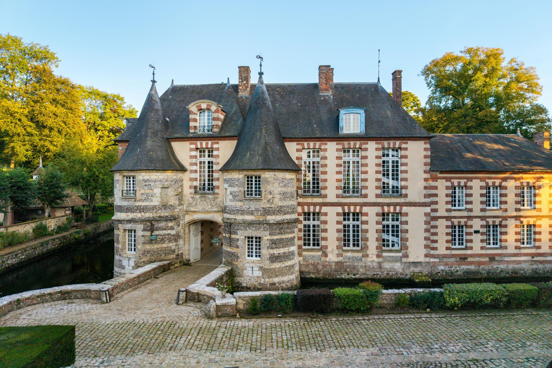 Chateau Lyons la Foret villa photo.